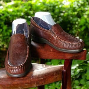 Women SAS Slip On Loafers Brown Leather Comfort Walking Shoes Size 10 Narrow